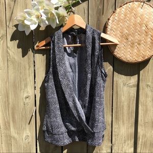 White House Black Market / adorable blouse !